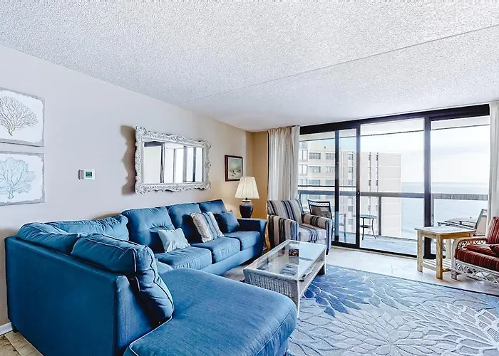 Holiday home Convenient & Affordable With Balcony Ocean Views Pools & Gym *