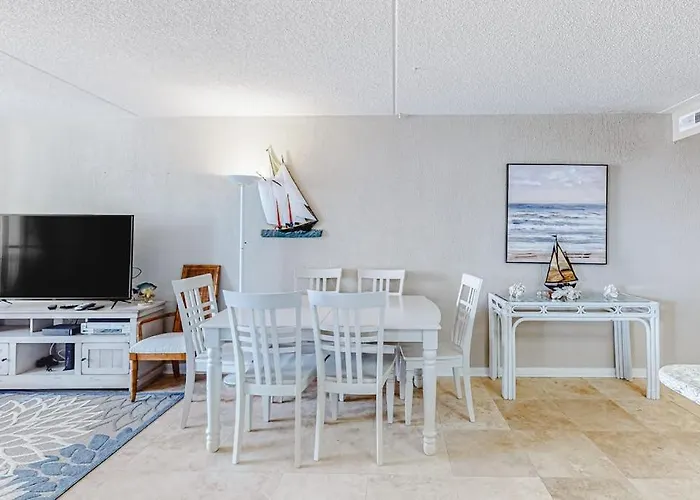Holiday home Convenient & Affordable With Balcony Ocean Views Pools & Gym Ocean City