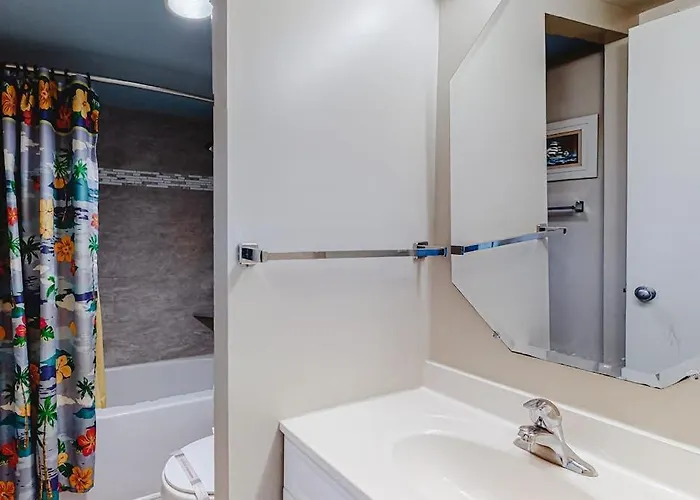 Convenient & Affordable With Balcony Ocean Views Pools & Gym Ocean City