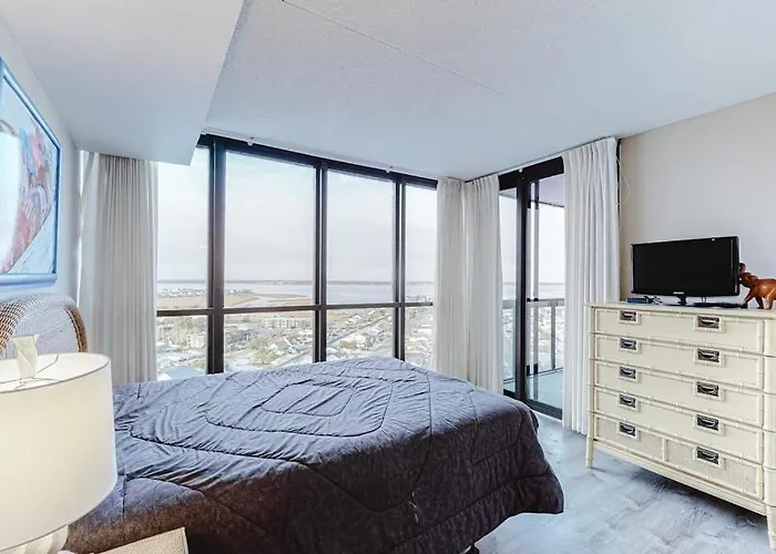 Convenient & Affordable With Balcony Ocean Views Pools & Gym *