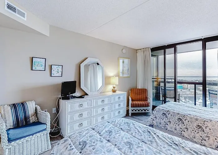 Convenient & Affordable With Balcony Ocean Views Pools & Gym Holiday home *