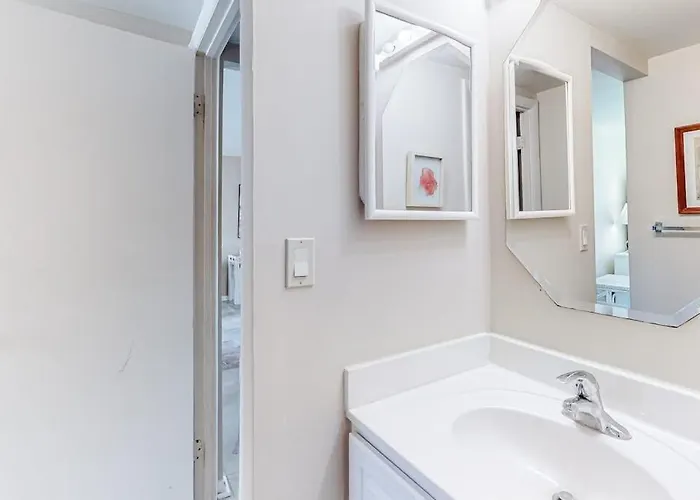 Convenient & Affordable With Balcony Ocean Views Pools & Gym Ocean City