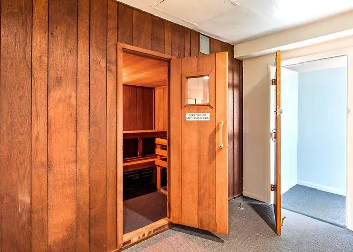 Convenient & Affordable With Balcony Ocean Views Pools & Gym