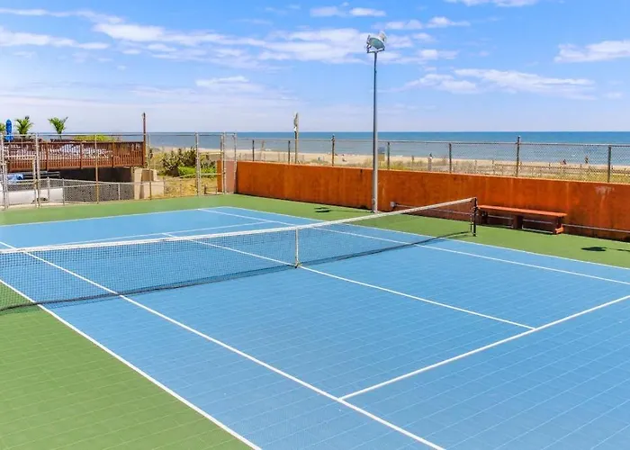 Holiday home Convenient & Affordable With Balcony Ocean Views Pools & Gym *
