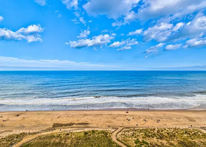 Convenient & Affordable With Balcony Ocean Views Pools & Gym